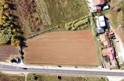 We are selling a large plot of land in a great location in Umag!