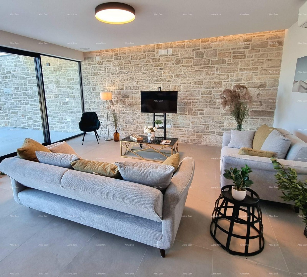 Vendesi una casa moderna con piscina situata in un idilliaco villaggio vicino a Rovigno. 9