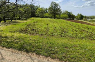 GRAĐEVINSKO ZEMLJIŠTE 2.297 m² U BLIZINI PAZINA