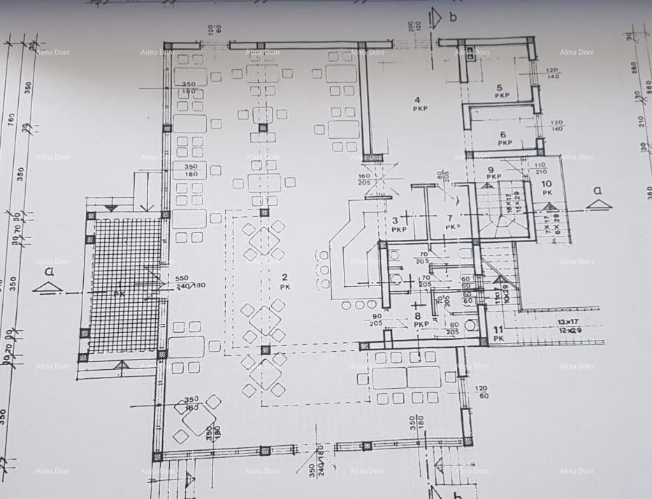 Umag. A beautiful house with six apartments. 12