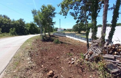 Građevinsko zemljište 700 m² – Svetvinčenat. Juršići.