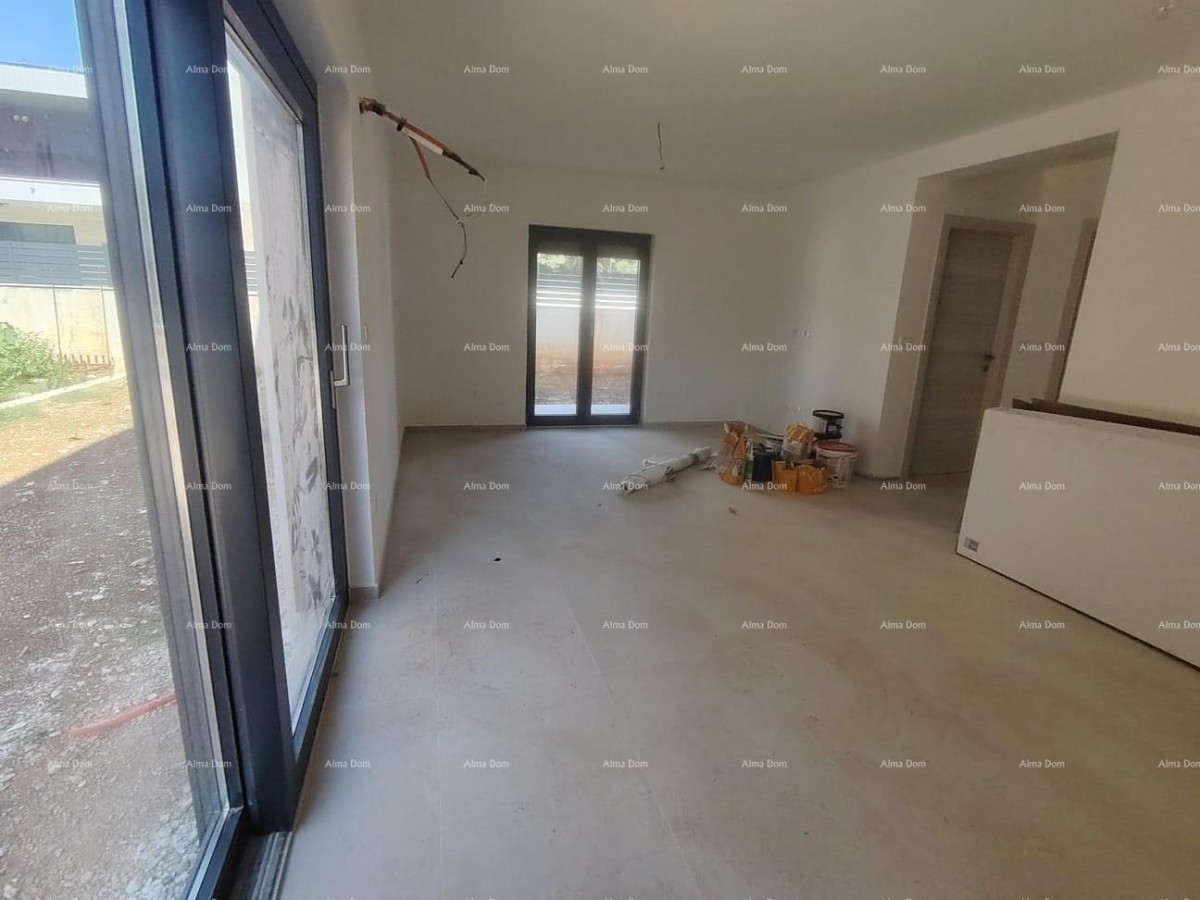 Moderni stan u novogradnji, USJELJIV, 500 m od mora translates to Italian as: 11