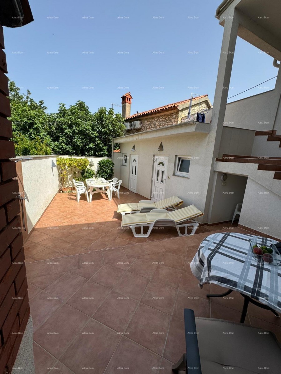 House with a small auxiliary detached room. Medulin. 18