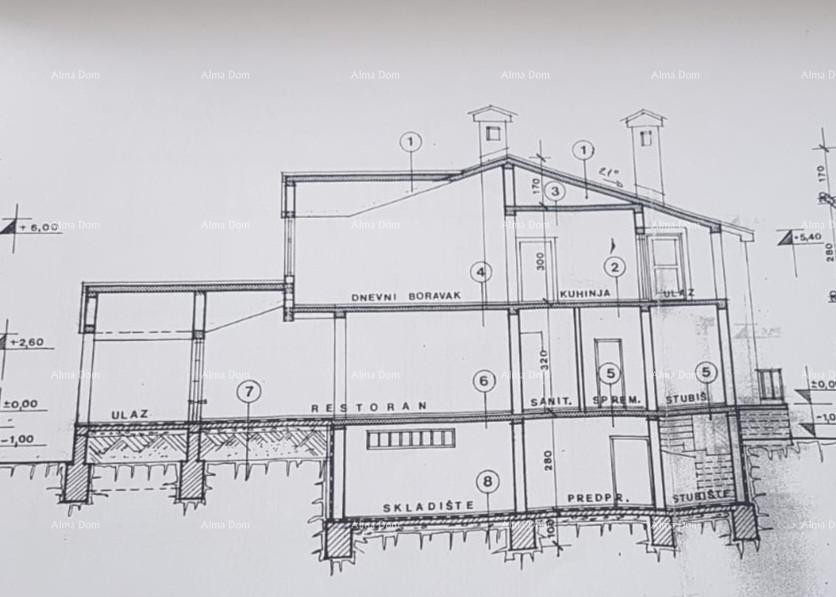 Umag. A beautiful house with six apartments. 11