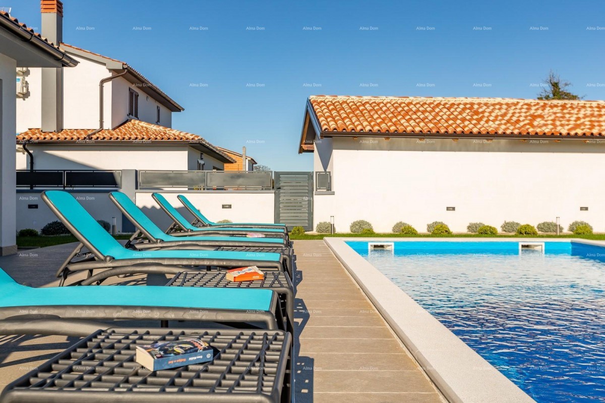 Prostrana kuća s četiri sobe u Puli, Šikići , blizu centra i mora 12