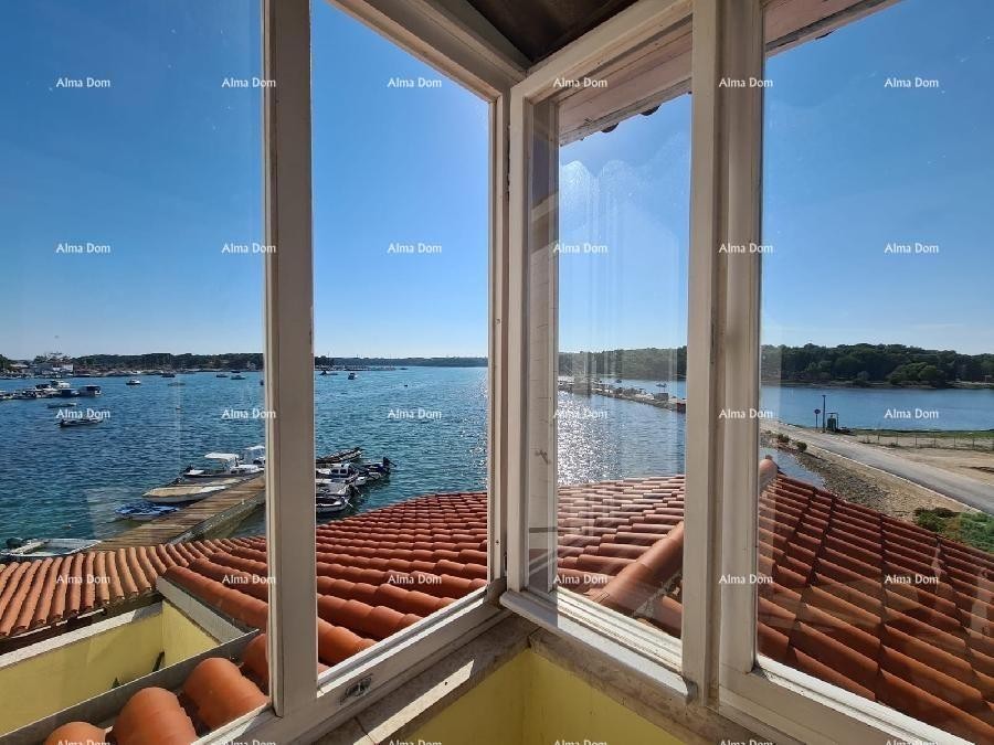 Poslovno-stambena zgrada pored mora, Medulin! 8