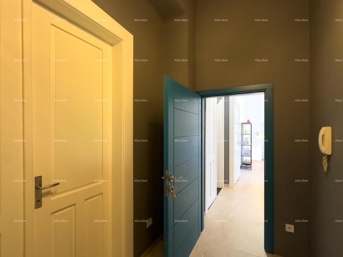 Stiamo vendendo un appartamento ristrutturato nel centro di Pola! 4