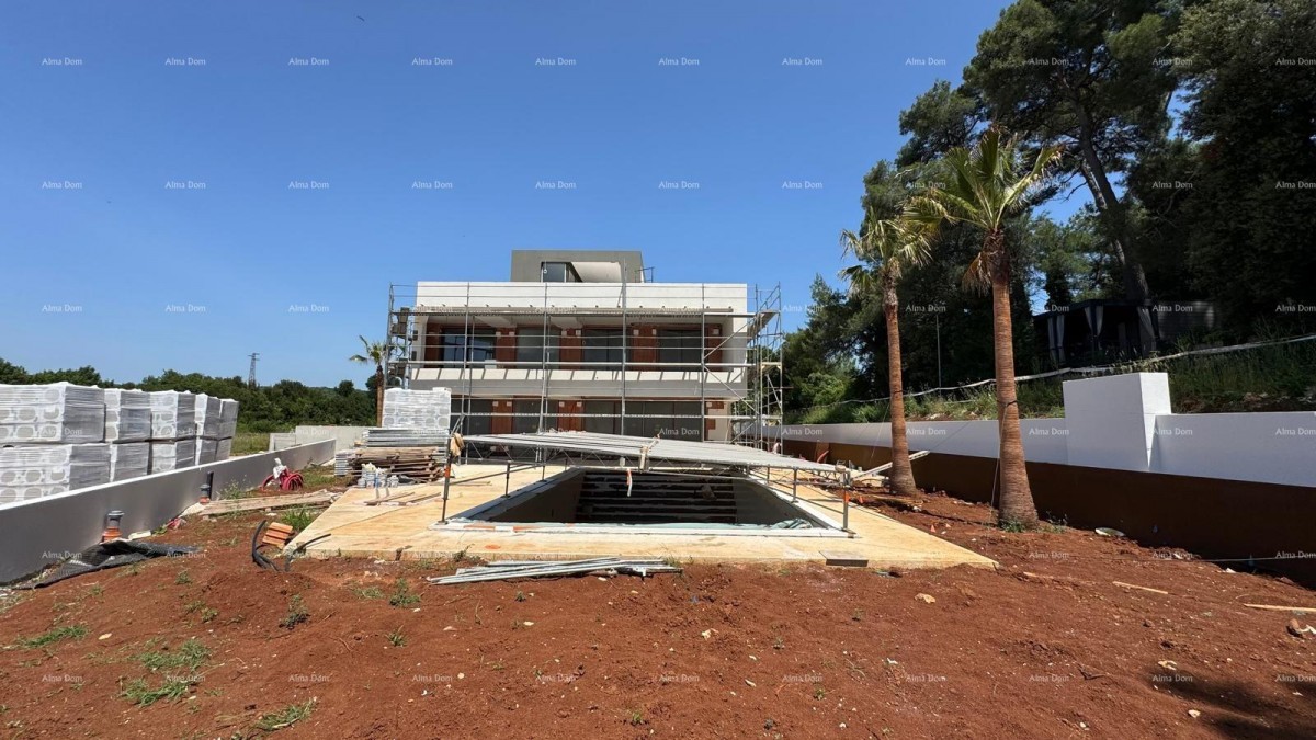 Продается современная вилла в Ровине 28