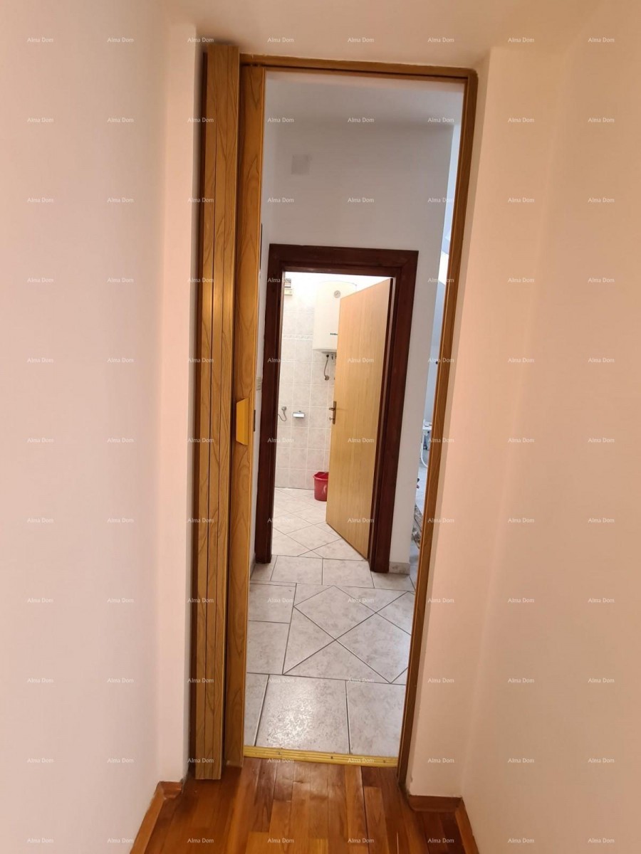 Excellent opportunity! Apartment for sale in a prime location, Medulin! Just a five-minute leisurely walk to the sea and beaches. Immediate proximity to the campsite. 15