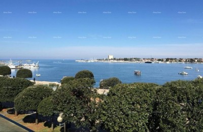 Umag, Pogled na more!!! Moderan stan u centru Umaga – 50 m od mora