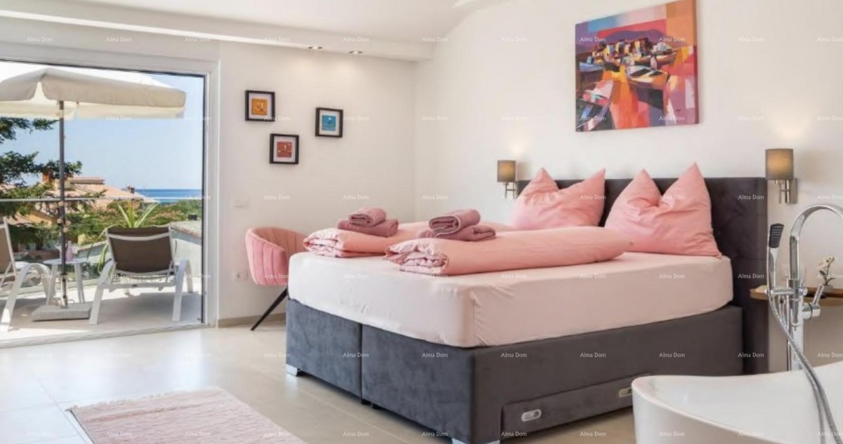 Prodaja čudovite vile s bazenom, jacuzzijem in pogledom na morje, Fažana! 4