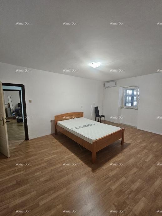 Barban – hiša z ograjenim dvoriščem 9