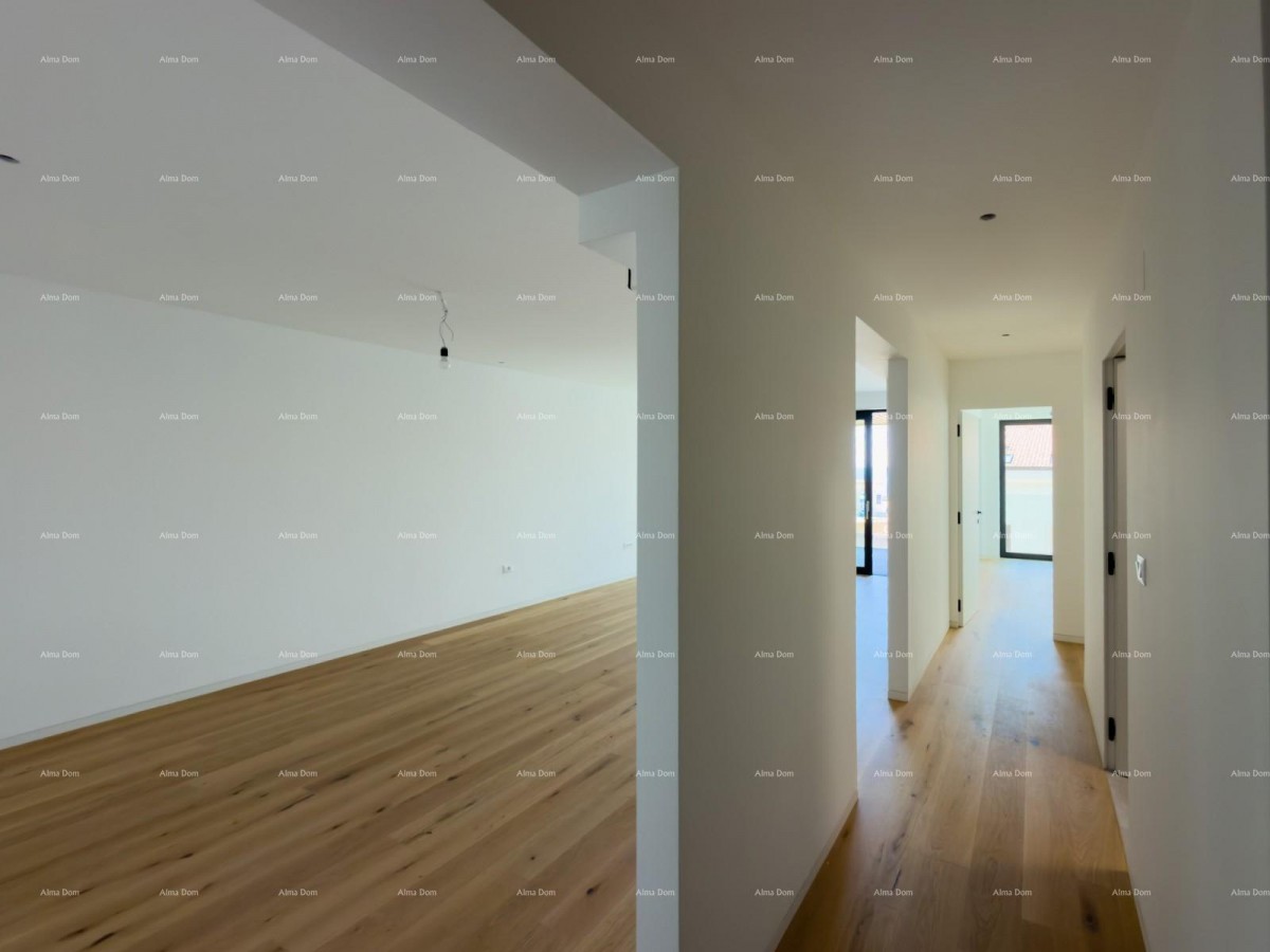 Vendita di appartamenti in edificio residenziale e commerciale con vista mare, centro di Umago! S3 3