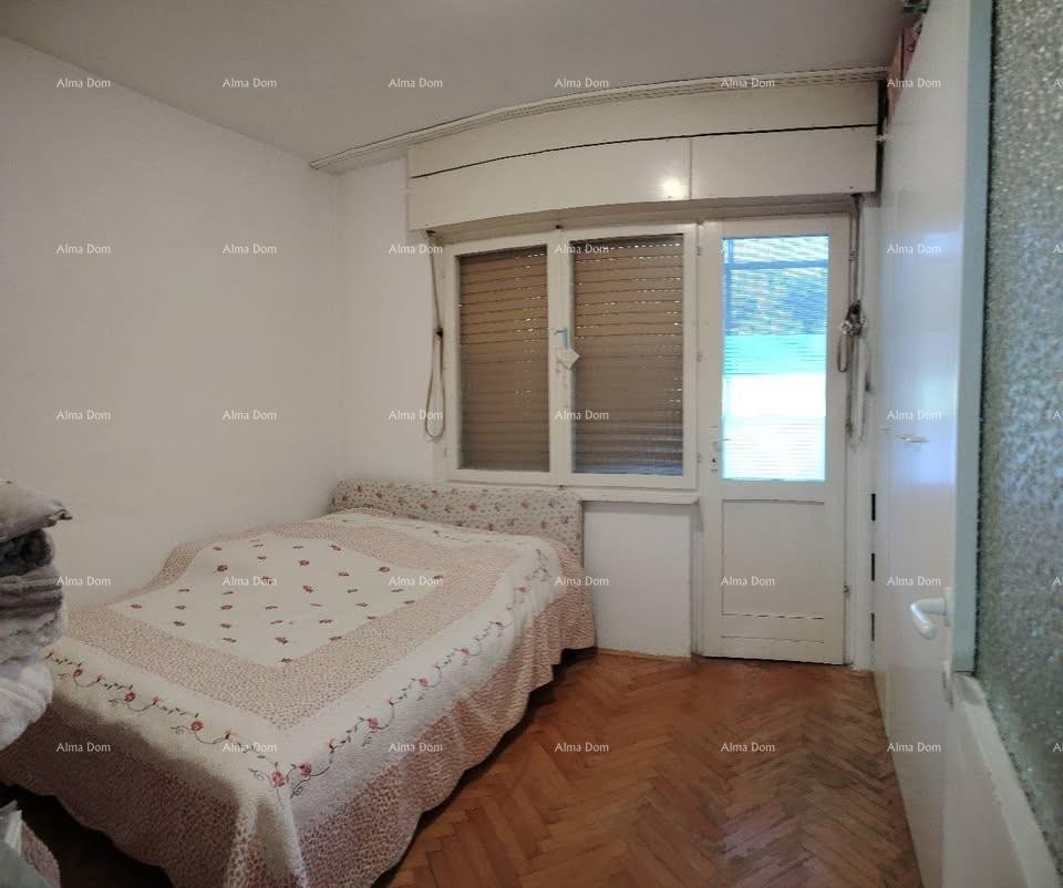 Prodaje se prostrani stan od 96 m² u Puli 9