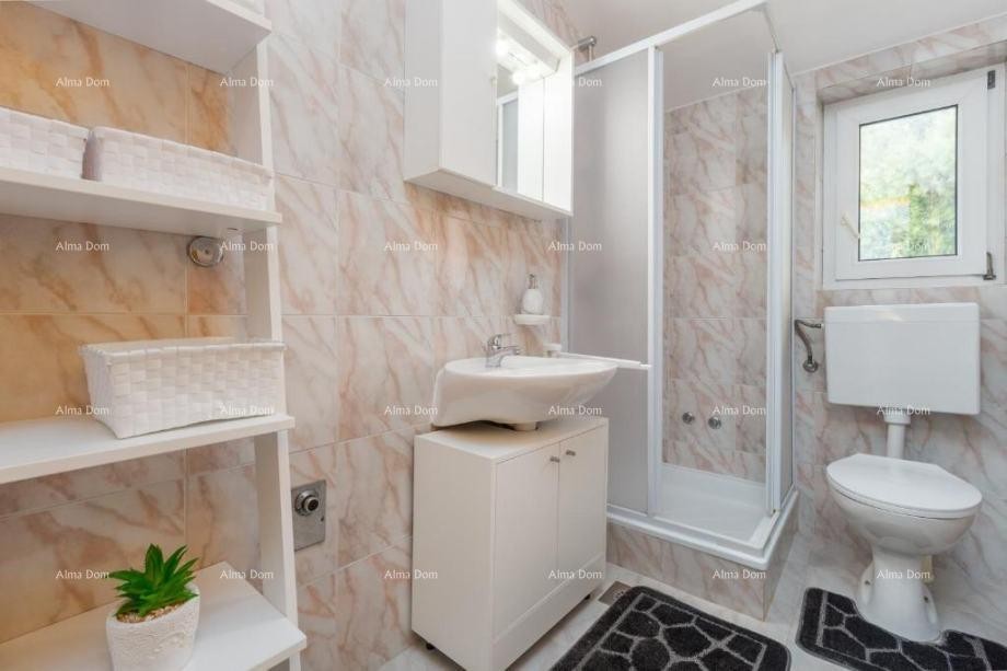 Na prodaju kuća s apartmanima u Štinjanu. 19