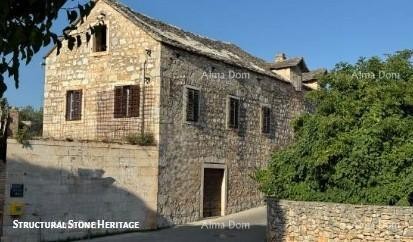 Kamena dalmatinska villa u staroj jezgri- idealna investicijska prilika- Supetar! 10