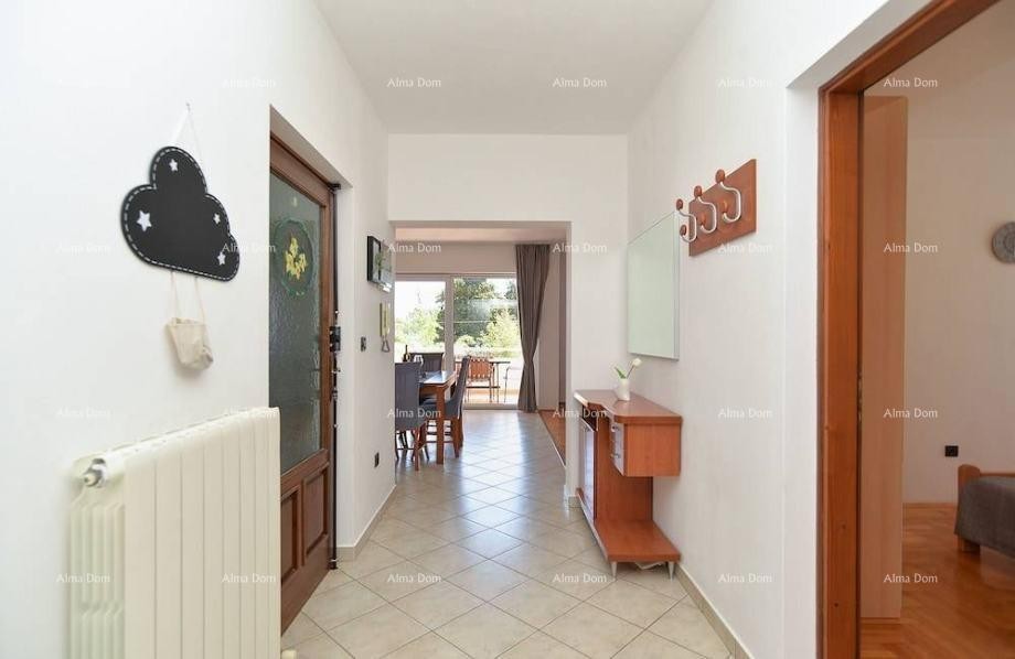 Na prodaju kuća s apartmanima u Štinjanu. 11