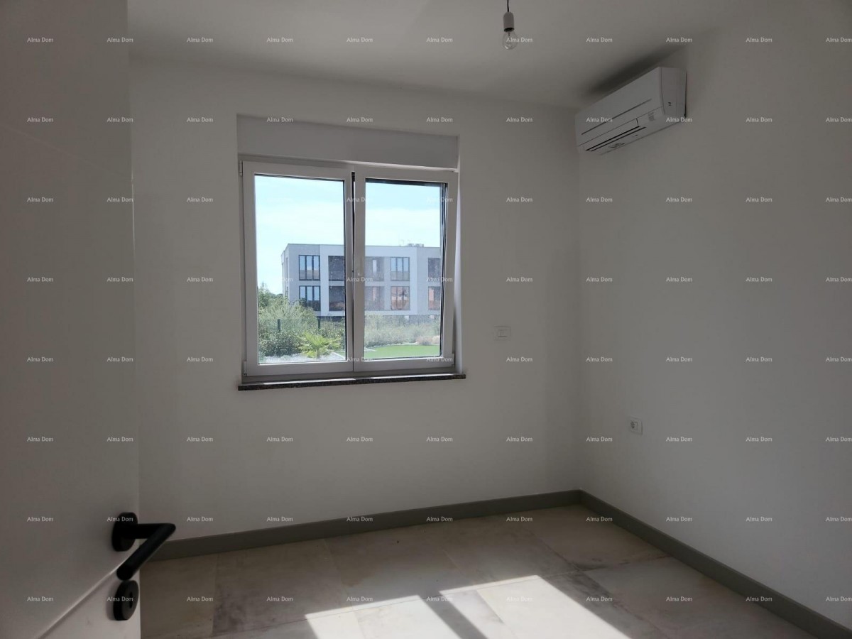 Современный оазис с бассейном и собственным садом в Банйолах 23