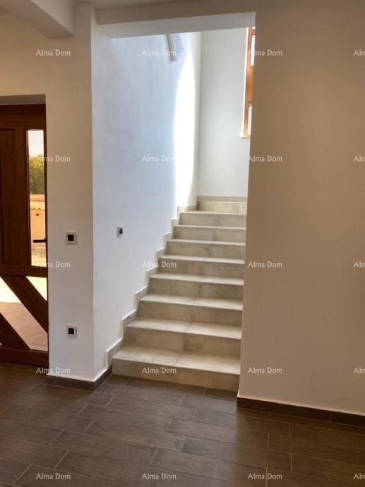 Продается дом, 200 м², с бассейнoм , Рашa 9