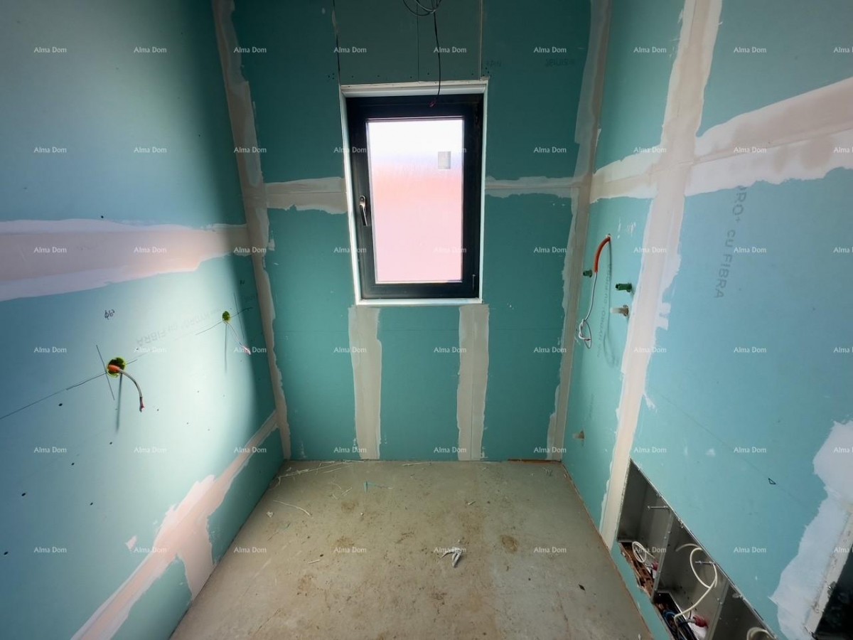 Продается квартира на втором этаже небольшого дома! 4