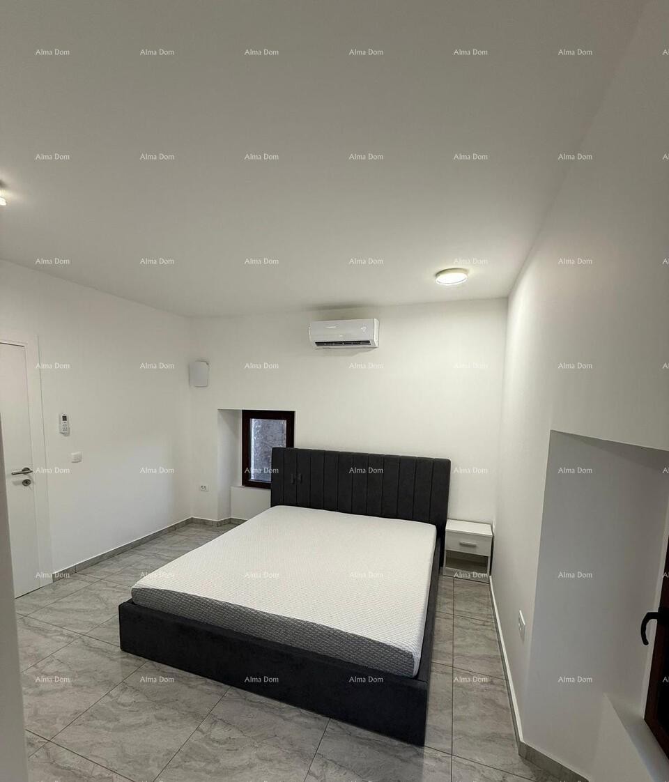 POREČ, Ristrutturata casa in pietra con vista mare 13