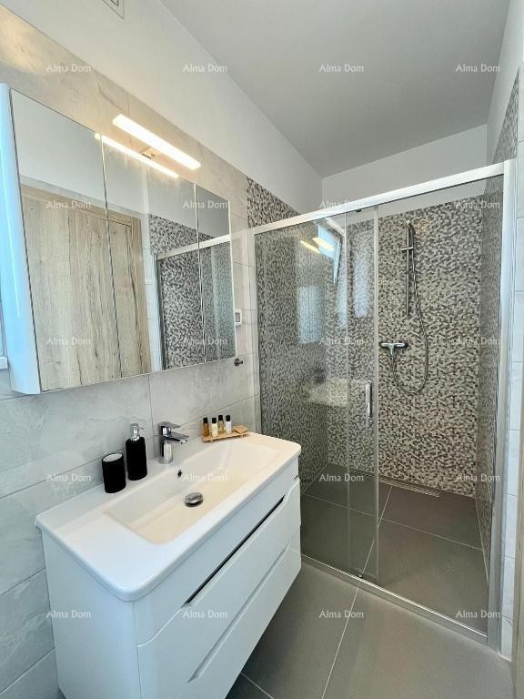 Современный дом с бассейном в Медулине 14