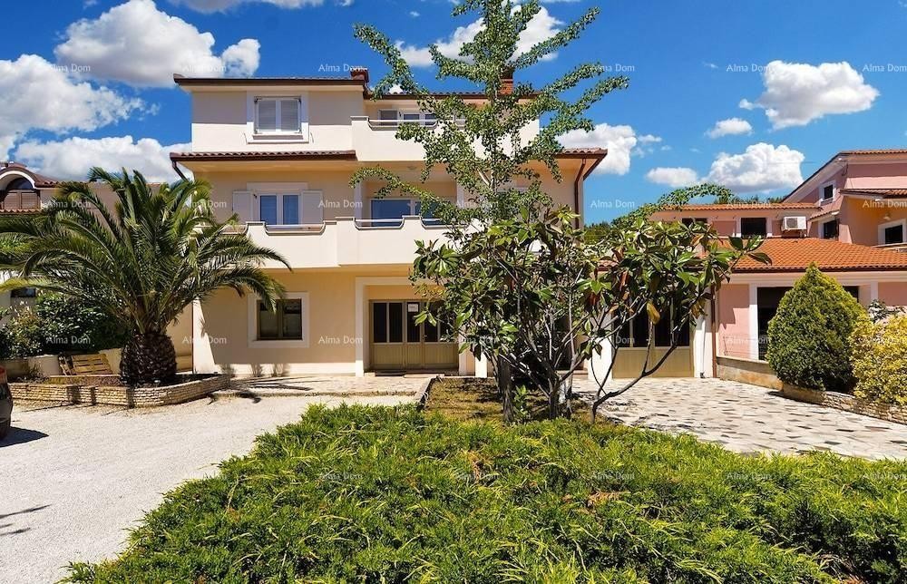Na prodaju kuća s apartmanima u Štinjanu. 20