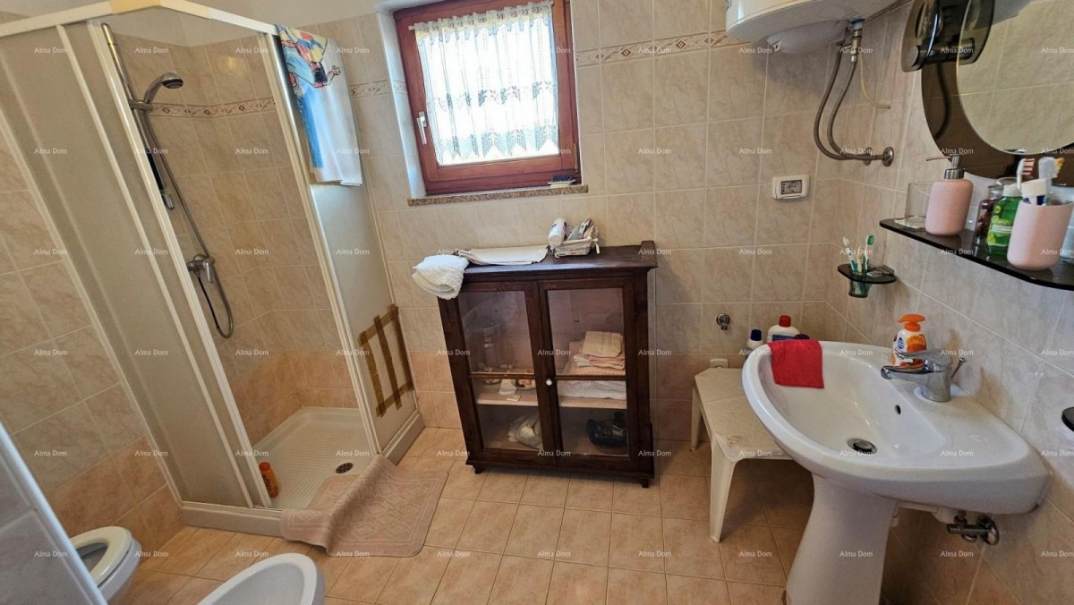 Prodaja - avtentična kamnita hiša z 2 pomožnima objektoma in prostornim dvoriščem, Brtonigla! 5