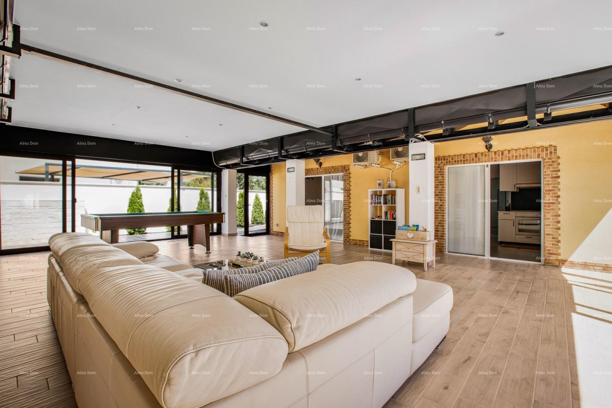 Prodamo dve povezani hiši v Pomeru 8