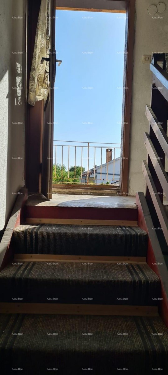 A detached house for renovation in the center of Rovinj is for sale 13