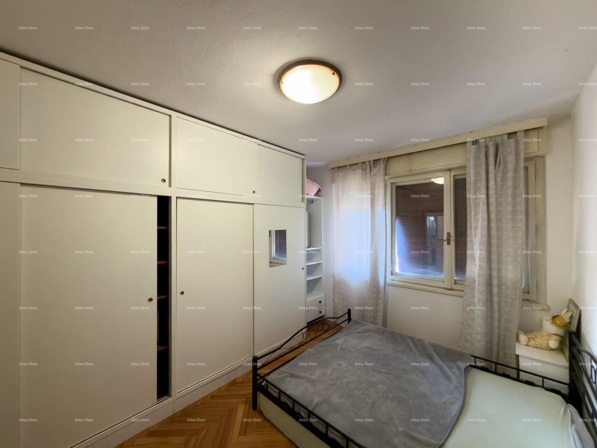 We are selling an apartment in an excellent location in Pula! 6