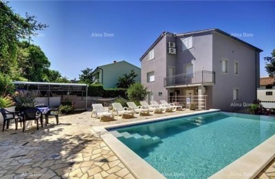 A beautiful house with a swimming pool in Banjole