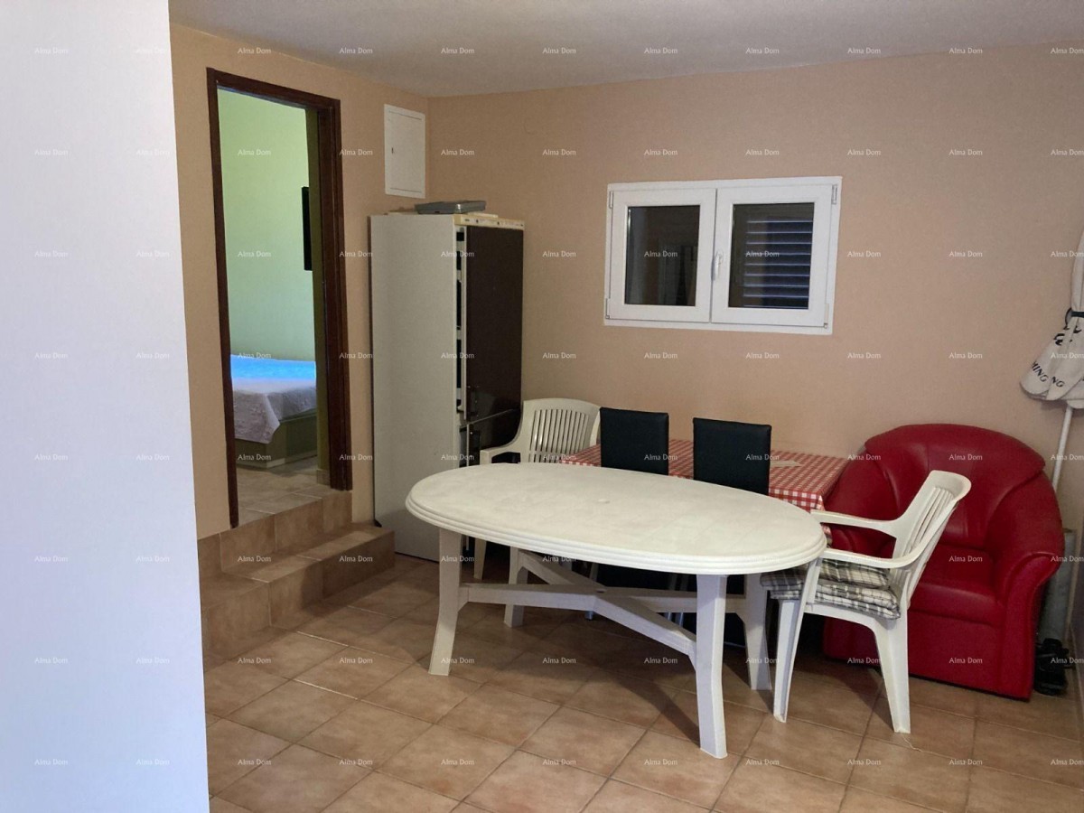 Prodaja - Prvi red do mora! Moderna, prostrana kuća s 4 zasebna stana, garažom i vezom, Rogoznica. 25