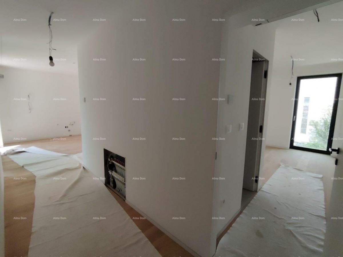 Продажа квартир в жилом и коммерческом здании с видом на море, центр Умага! / S9a 7