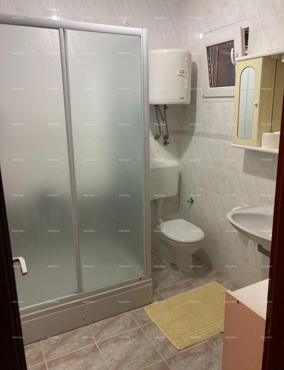 Prodaja - Prvi red do mora! Moderna, prostrana kuća s 4 zasebna stana, garažom i vezom, Rogoznica. 24