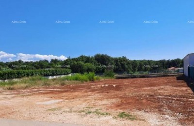 Prodaje se građevinsko zemljište poslovno-stambene namjene na atraktivnoj lokaciji, 990 m2