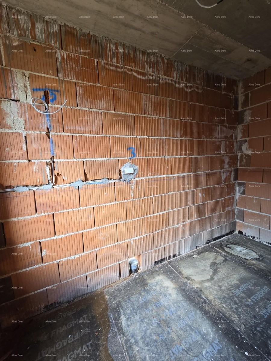 Na prodaju hiša v gradnji – Muntić. 19