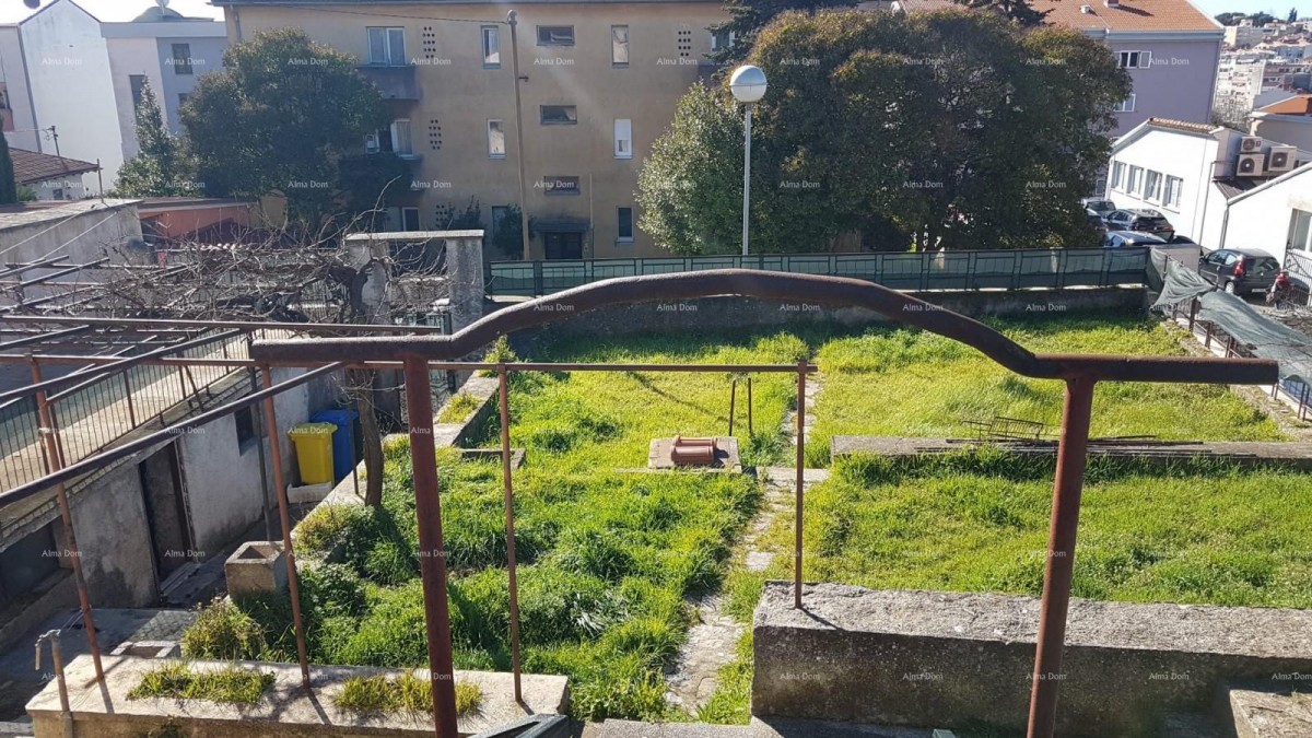 Pula!  Kuća s dva stana i velikim vrtom. Blizina Mup-a. 6