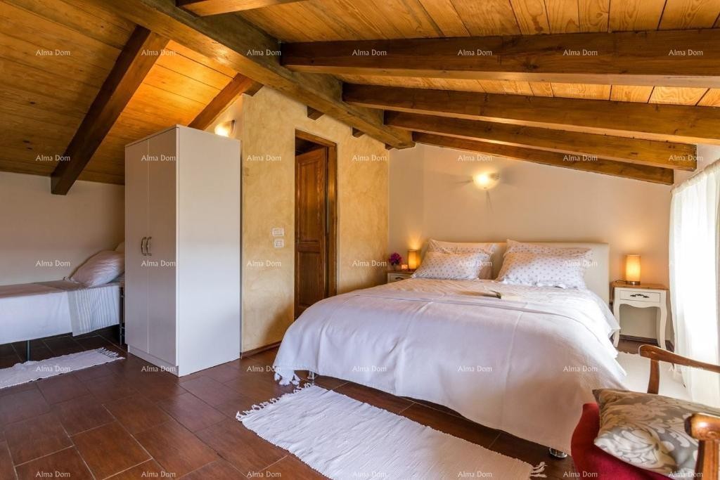 Casale in pietra con piscina e vista panoramica. 14