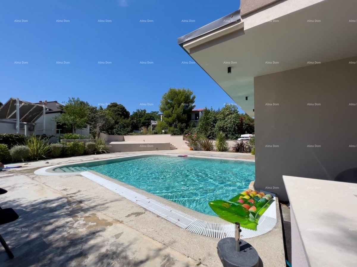 Vendiamo un appartamento con una bellissima vista sul mare! Premantura! 1