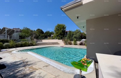 Vendiamo un appartamento con una bellissima vista sul mare! Premantura!