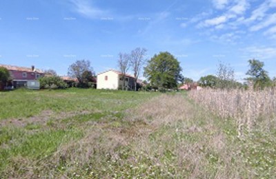 Poreč, quattro lotti edificabili di superficie totale di 3.407 m²