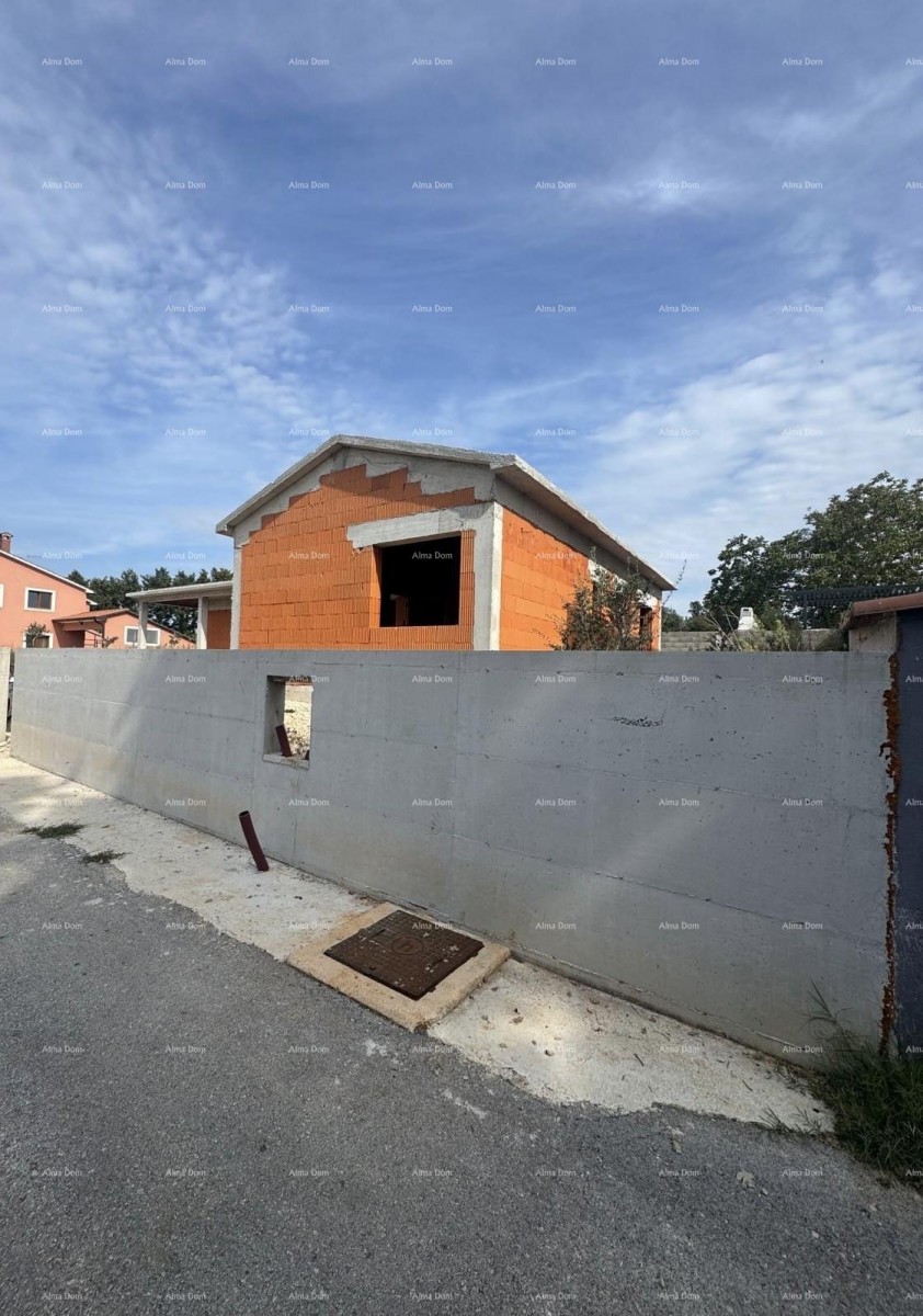 Продается одноэтажный дом с бассейном - в настоящее время в стадии 13