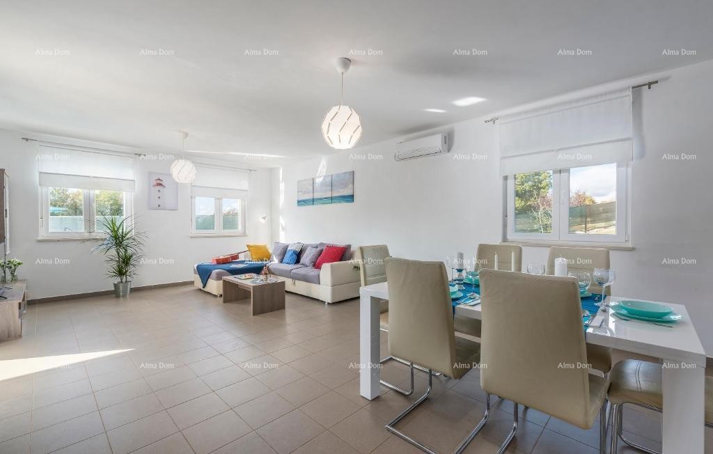 Počitniška hiša z bazenom in velikim vrtom 19