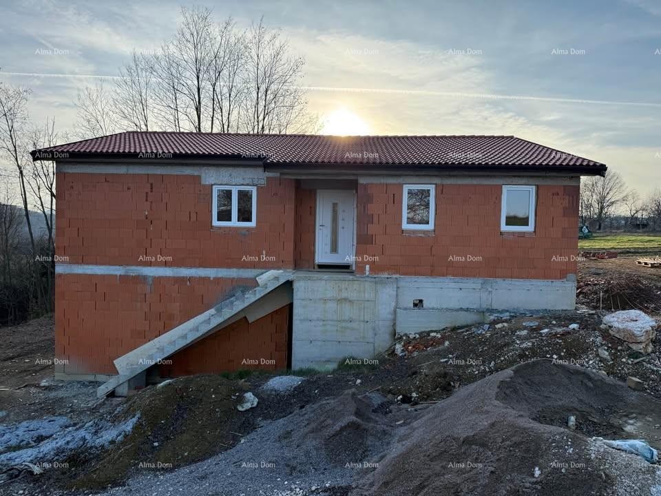 Kuća  u roh-bau fazi s velikom okućnicom – Cerovlje 4