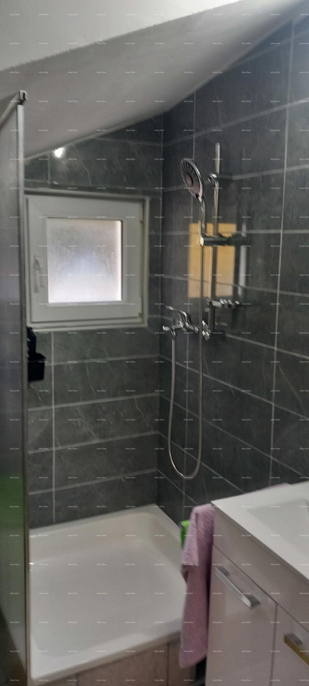 For sale: beautifully decorated apartment, Kavran 10
