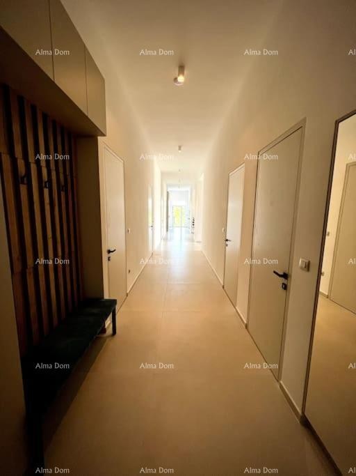 Bella e moderna casa in vendita, Parenzo 33