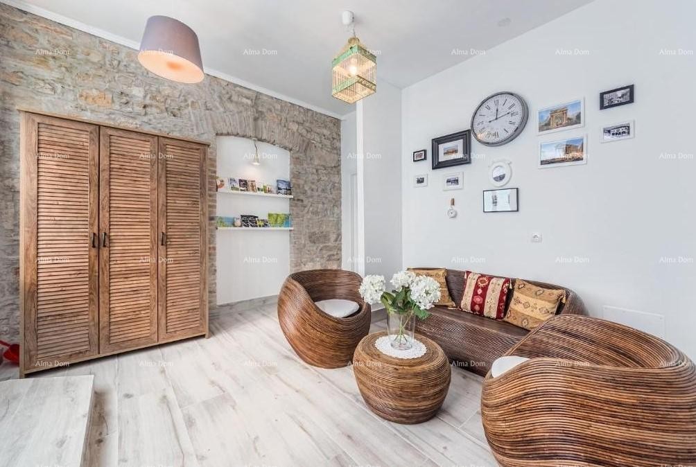 Stan u centru Pule. 500 metara od Gardina. 1