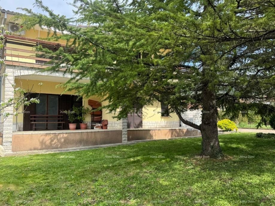BUZET, AMPIA VILLA INDIPENDENTE CON GRANDE GIARDINO E VISTA MARE 1