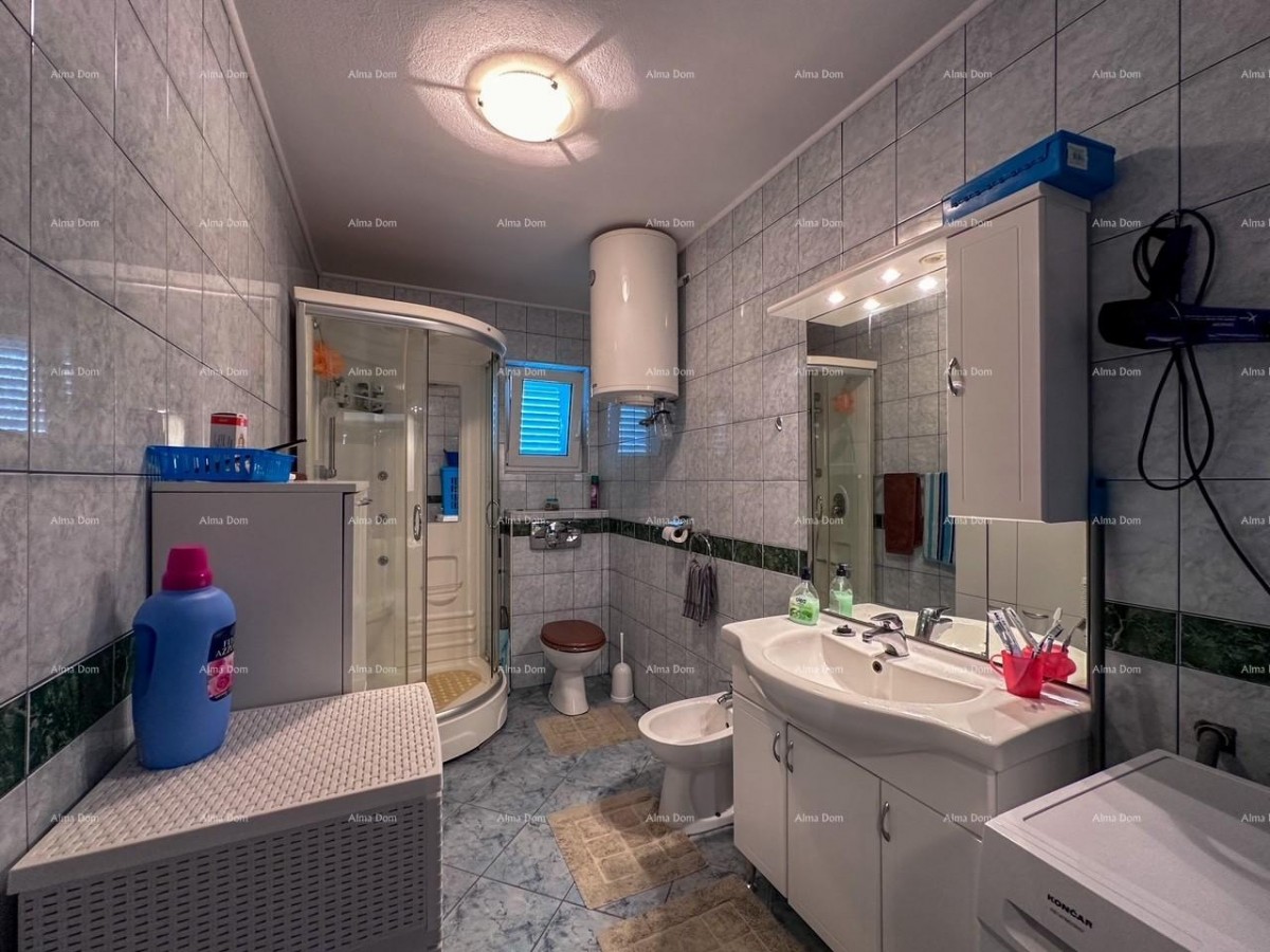 Vendiamo una casa con due appartamenti a Valbandon. 23